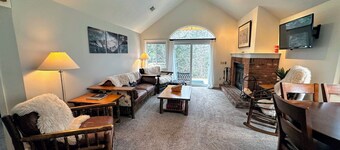 Fv44 Tastefully Updated Single Level With AC, Wifi, Minutes From Skiing!