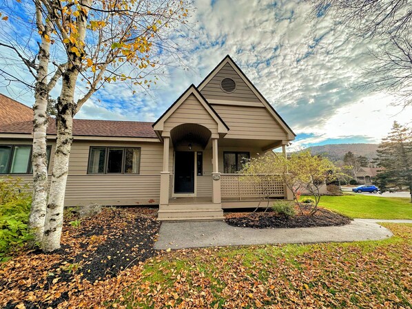 Front of property - Fv36 Sunny and Homey Fairway Village Townhome Right on the Mount Washington Hotel Golf Course AC! (Bretton Woods)