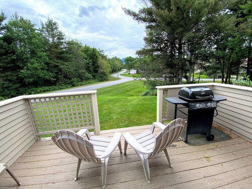 Fv50 Pet Friendly Single Level Home in Bretton Woods, Walk to Golf Course and Mt Washington Hotel!