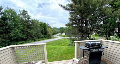Fv50 Pet Friendly Single Level Home in Bretton Woods, Walk to Golf Course and Mt Washington Hotel!