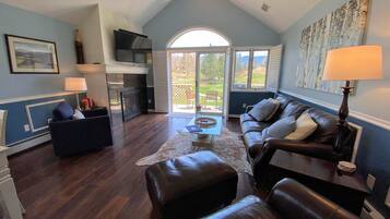 Villa (3 Bedrooms) | Living area | TV