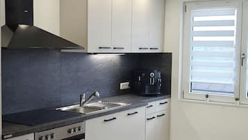 Kühlschrank, Ofen, Herdplatte, Geschirrspüler