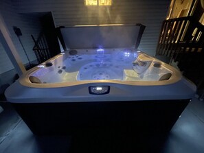 Property grounds - HOT TUB. Sleeps 15+. Pet Friendly. Fenced. 2 Story playhouse. Idaho Falls. (Ammon)