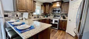 HOT TUB. Sleeps 15+. Pet Friendly. Fenced. 2 Story playhouse. Idaho Falls.