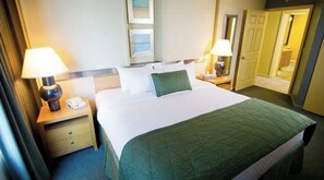 1 bedroom, iron/ironing board, Internet, bed sheets - Best Place to Stay for the Jeep Beach Week at Daytona Beach, FL - 1 BD/1 BA (Daytona Beach)