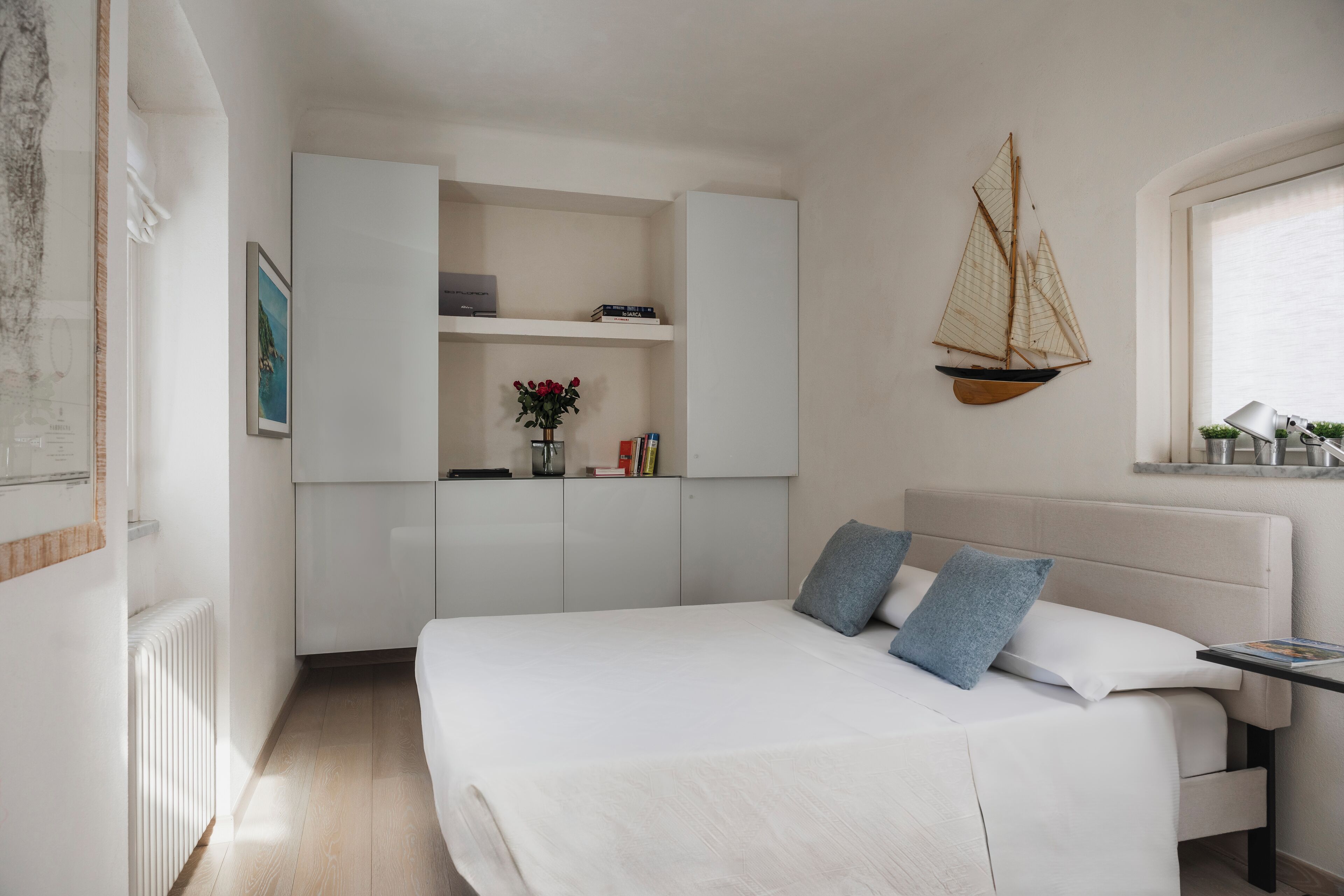 Leilighet, terrasse, utsikt mot bukt | Safe på rommet, skrivebord, skrivebord for bærbar PC og lydisolert