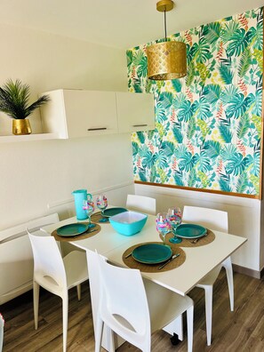 Dining - The Golden Lagoon 🏝️ Put down your car and do it all on foot! Magnificent sea view (Saint-Raphaël)