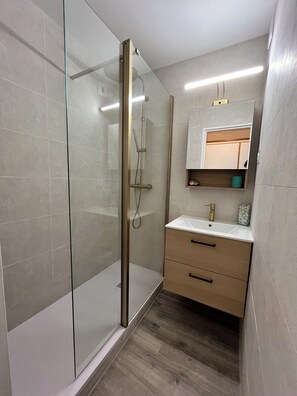 Shower, hair dryer, towels, soap - The Golden Lagoon 🏝️ Put down your car and do it all on foot! Magnificent sea view (Saint-Raphaël)