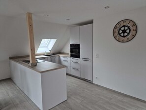 Kühlschrank, Ofen, Herdplatte, Geschirrspüler