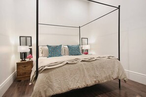 4 bedrooms, desk, iron/ironing board, free WiFi