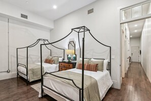 3 makuuhuonetta, työpöytä, silitysrauta/-lauta, ilmainen Wi-Fi