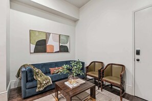 TV, books, offices - Elegant, Renovated Escape | Close to French Quarter (New Orleans)