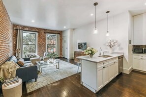 Unclassified image, 3 of 12, button