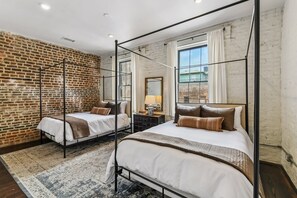 4 bedrooms, desk, free WiFi, bed sheets