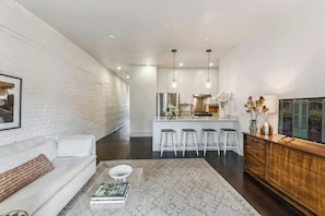 Unclassified image, 3 of 13, button