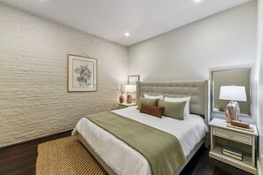 2 bedrooms, desk, iron/ironing board, free WiFi - Southern Historic Luxury | Walk to French Quarter (New Orleans)