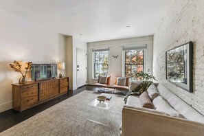 Unclassified image, 4 of 13, button