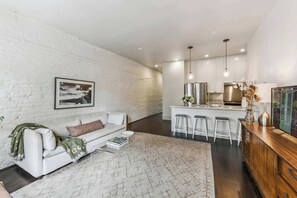 Unclassified image, 5 of 13, button