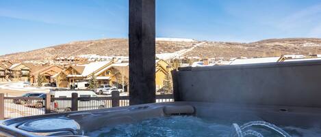 Tina de hidromasaje al aire libre