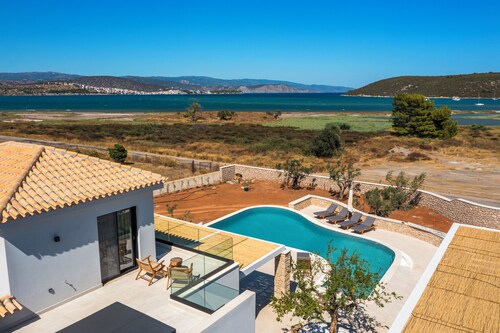 Villa Eos | Sunrise Retreat with Tennis, Pool & Jacuzzi