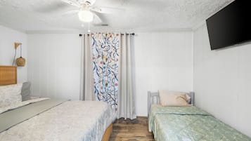 4 bedrooms, iron/ironing board, WiFi (free), bed sheets