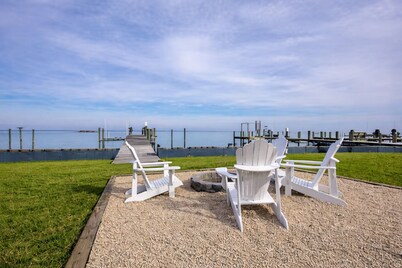 A True Serenity
Coastal Waterfront Retreat — Potomac River meets Chesapeake Bay