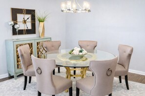 Dining - Private Retreat Near Downtown, PGA, Universal & Toyota Stadium (Frisco)