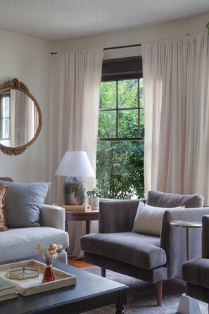 Living area - Midtown renovated home historical charm sleep 10 (Kansas City)