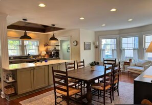 Dining - Midtown renovated home historical charm sleep 10 (Kansas City)