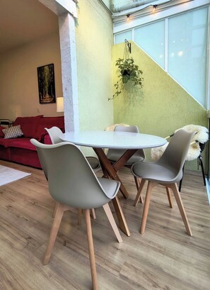 Dining - Duplex apartment with beautiful views. (Campos do Jordão)