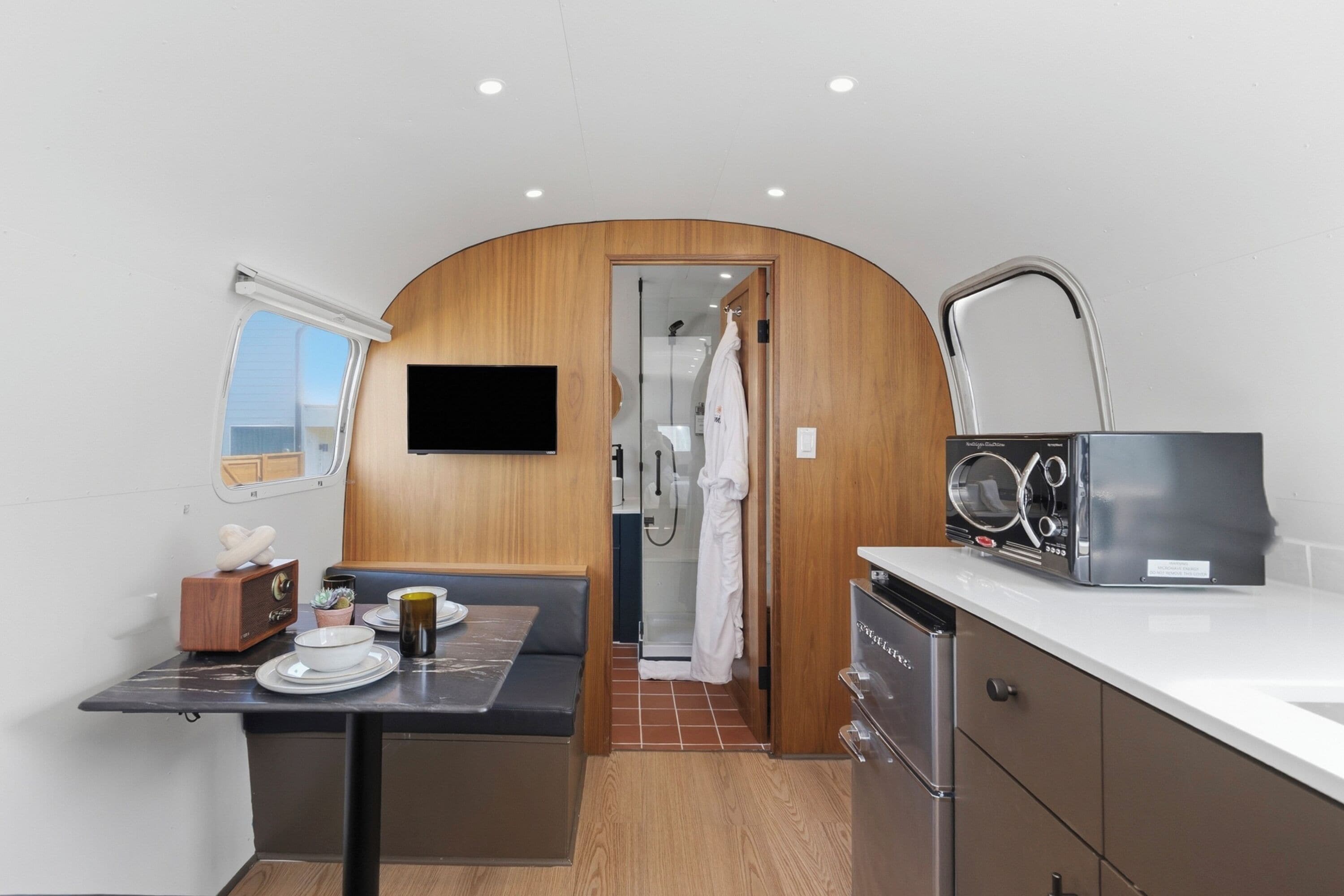 Mobile Home, Courtyard View | Minibar, free WiFi, individually decorated, bed sheets