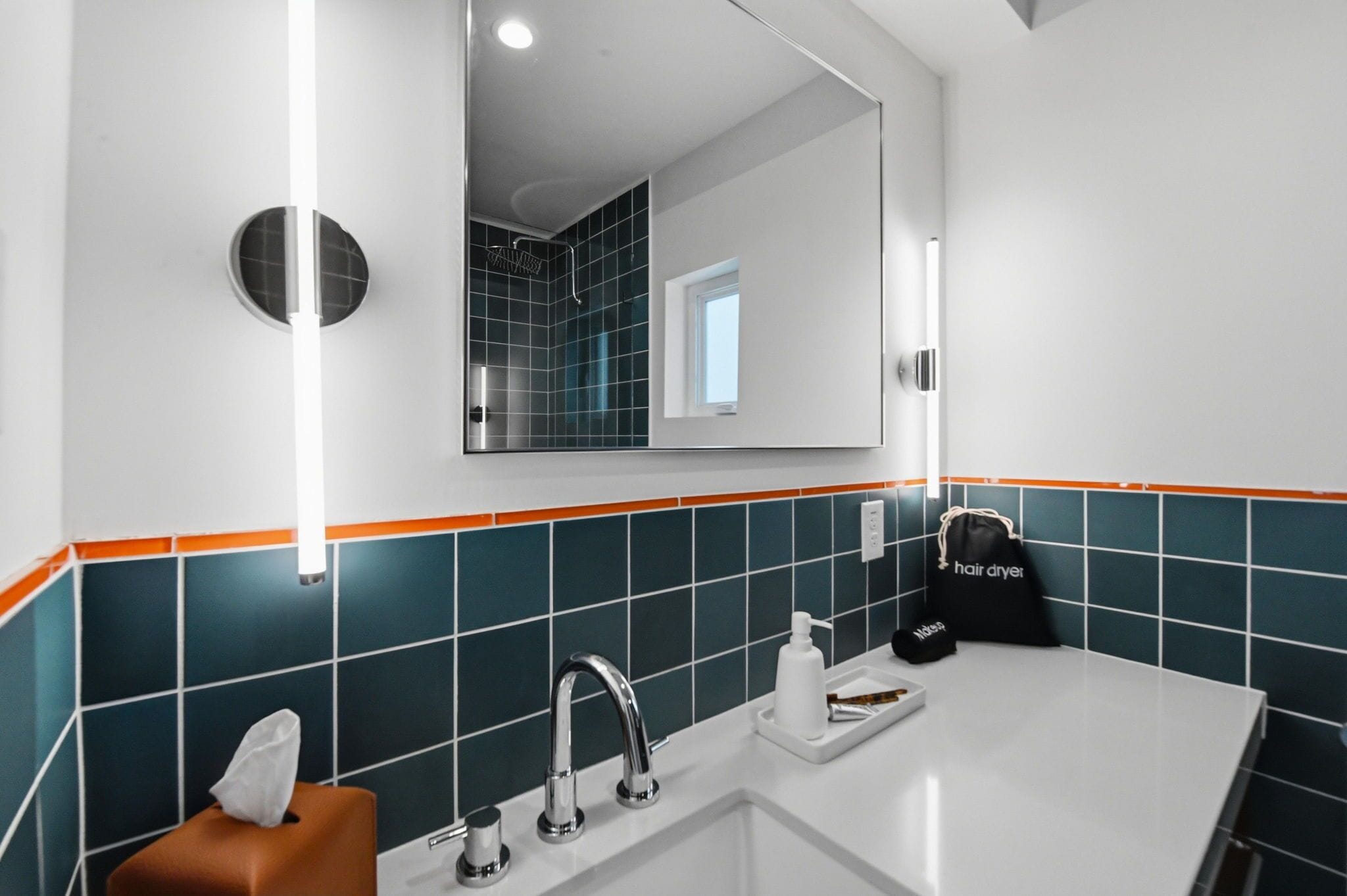 Shower, rainfall showerhead, free toiletries, hair dryer
