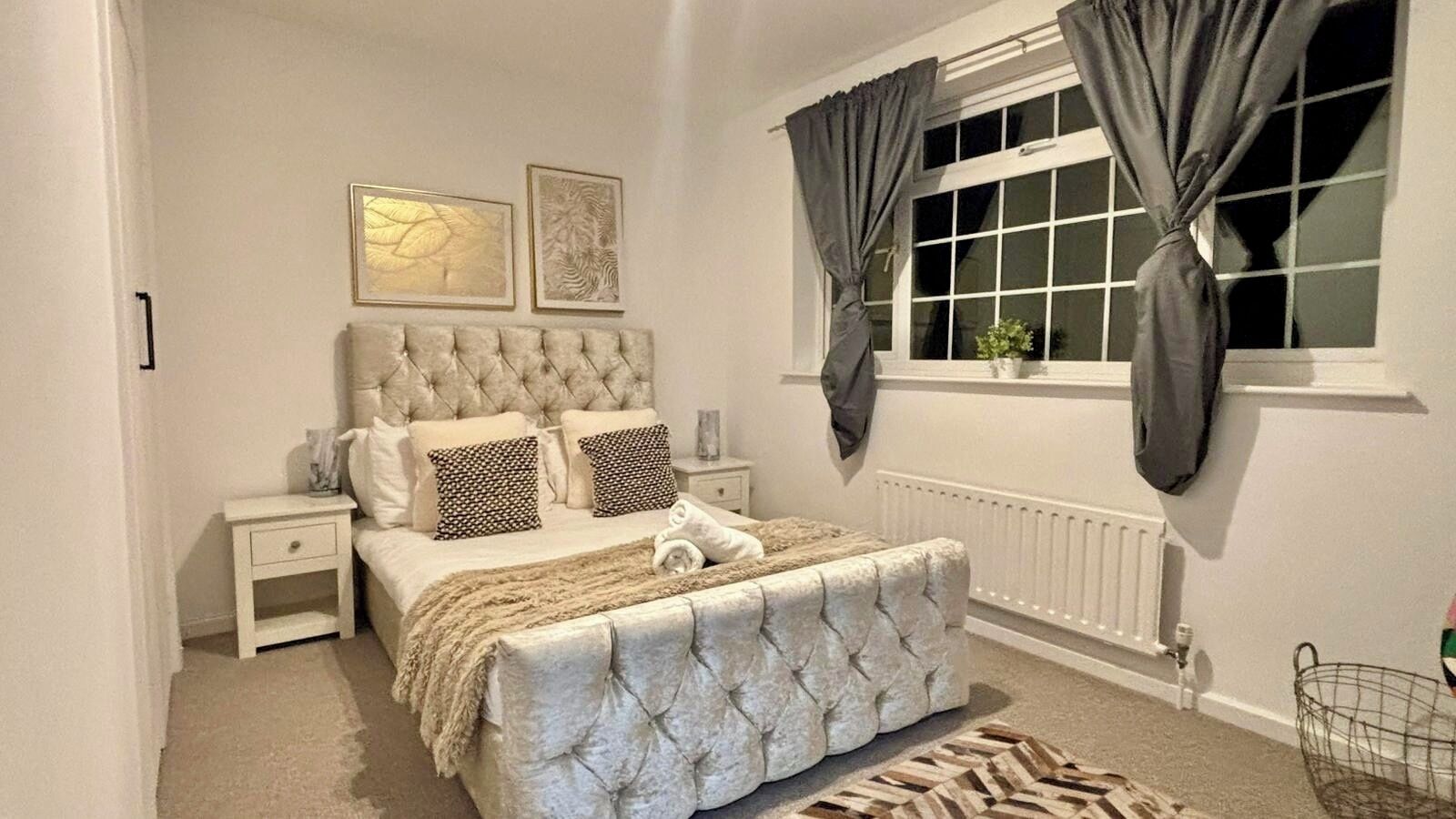 4 多间卧室、熨斗/熨衣板、上网接入、床单