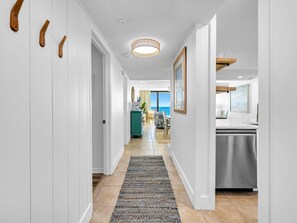 Condo, varias camas (Edgewater Tower 3-1003) | Restaurantes