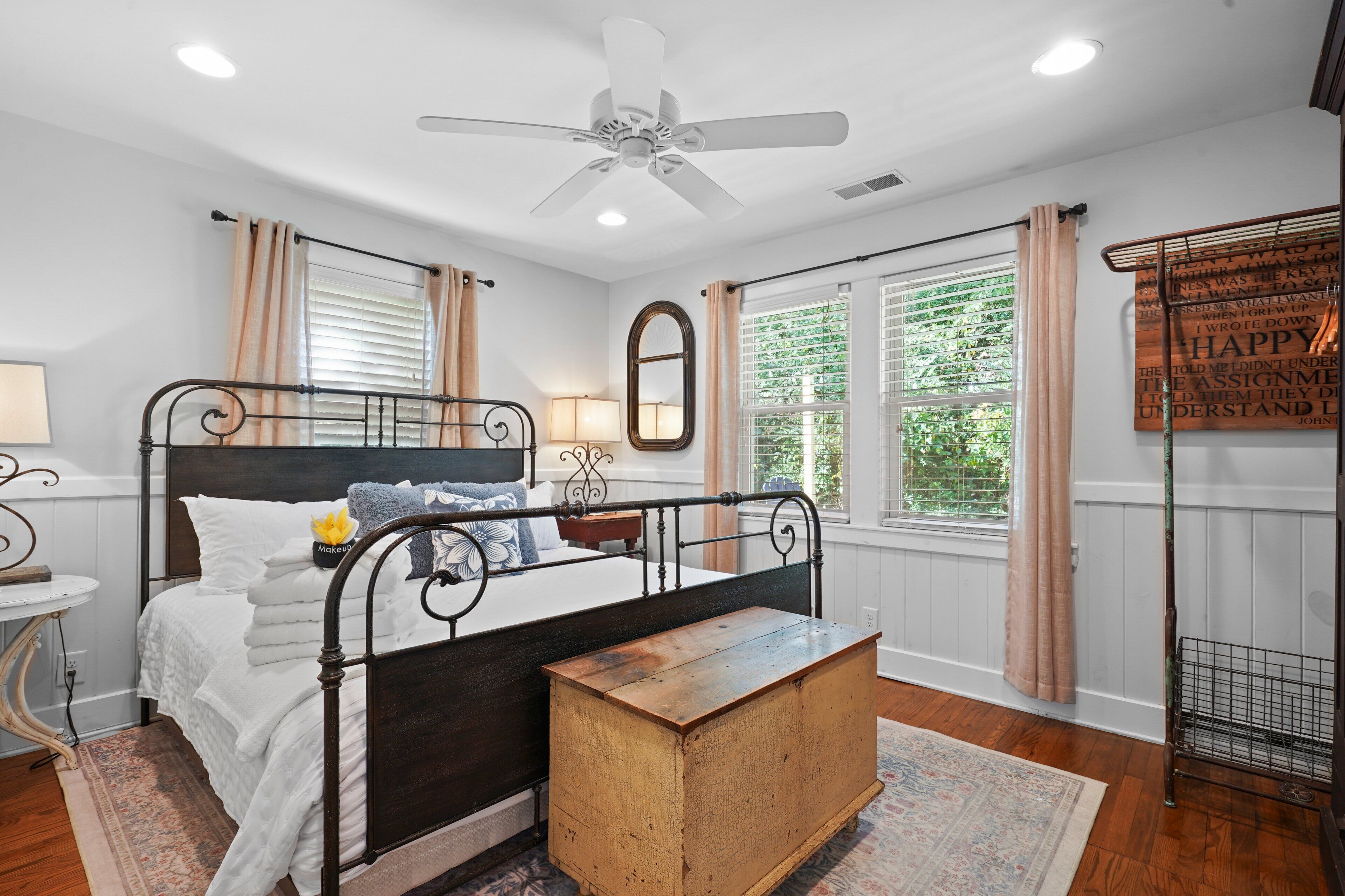 Free WiFi, bed sheets