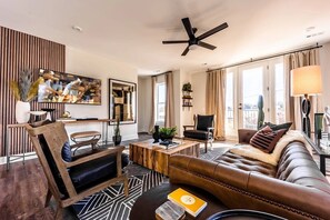 TV - Quad House 228-30-32-34–Near Nashville–Sleeps 32 (Nashville)