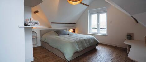 3 chambres, fer et planche à repasser, lit parapluie, Wi-Fi gratuit