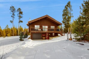Exterior - Family-friendly mountain cabin with fire pit and snow mobile parking (Grand Lake)