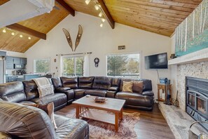 TV, fireplace, DVD player - Family-friendly mountain cabin with fire pit and snow mobile parking (Grand Lake)