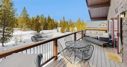 Family-friendly mountain cabin with fire pit and snow mobile parking