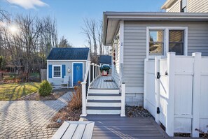 Exterior - Walk to Downtown! 1 Mile to beach! (Kennebunk)