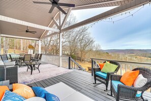 Outdoor dining - Mtn & Lake Norris Views: Family Home w/ Game Room! (LaFollette)