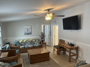 TV - Clean Renovated 5BR Home | Ideal for Work Crews (Sidney)