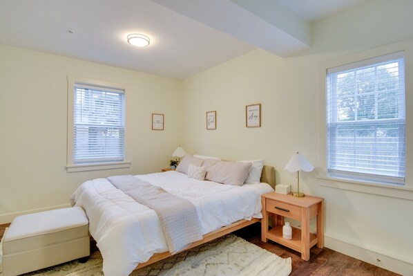 Iron/ironing board, WiFi, bed sheets - Old Town Rodney Suite apt 1 5 minutes away from Lititz Springs Park (Lititz)