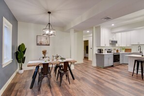 Dining - Old Town Rodney Suite apt 1 5 minutes away from Lititz Springs Park (Lititz)