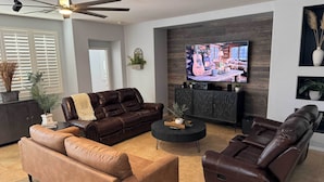 TV, DVD player, ping pong, stereo - Homes by Abby LLC (Maricopa)