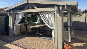 Outdoor dining - Homes by Abby LLC (Maricopa)
