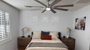 4 bedrooms, iron/ironing board, WiFi, bed sheets - Homes by Abby LLC (Maricopa)