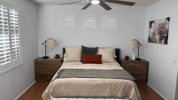 4 habitaciones, tabla de planchar con plancha, internet y ropa de cama