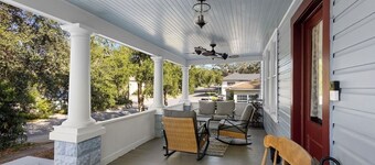 Location! Historic Tremain-Slack House Lower Level Duplex 2 bed/2 bath (sleeps 8) ONE BLOCK from historic downtown Mount Dora!